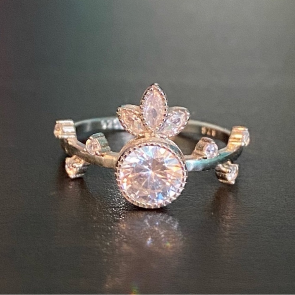 Charmed Aroma Pineapple Ring Silver- Size 6.